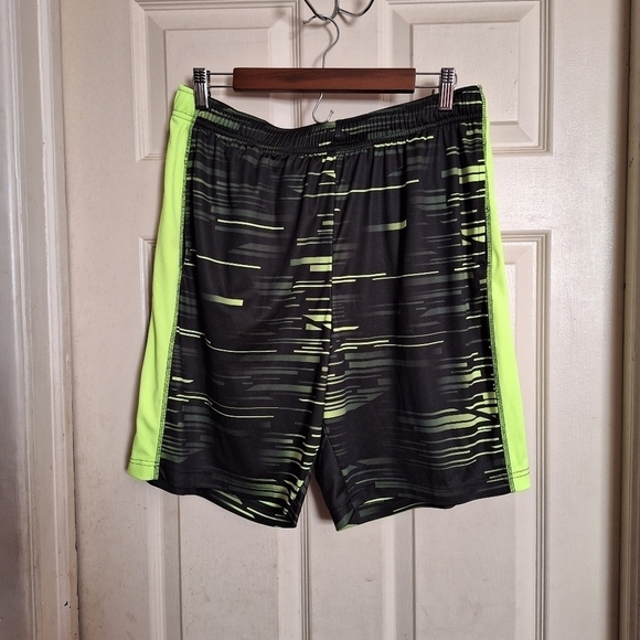 Tek gear shorts size large - Picture 2 of 4